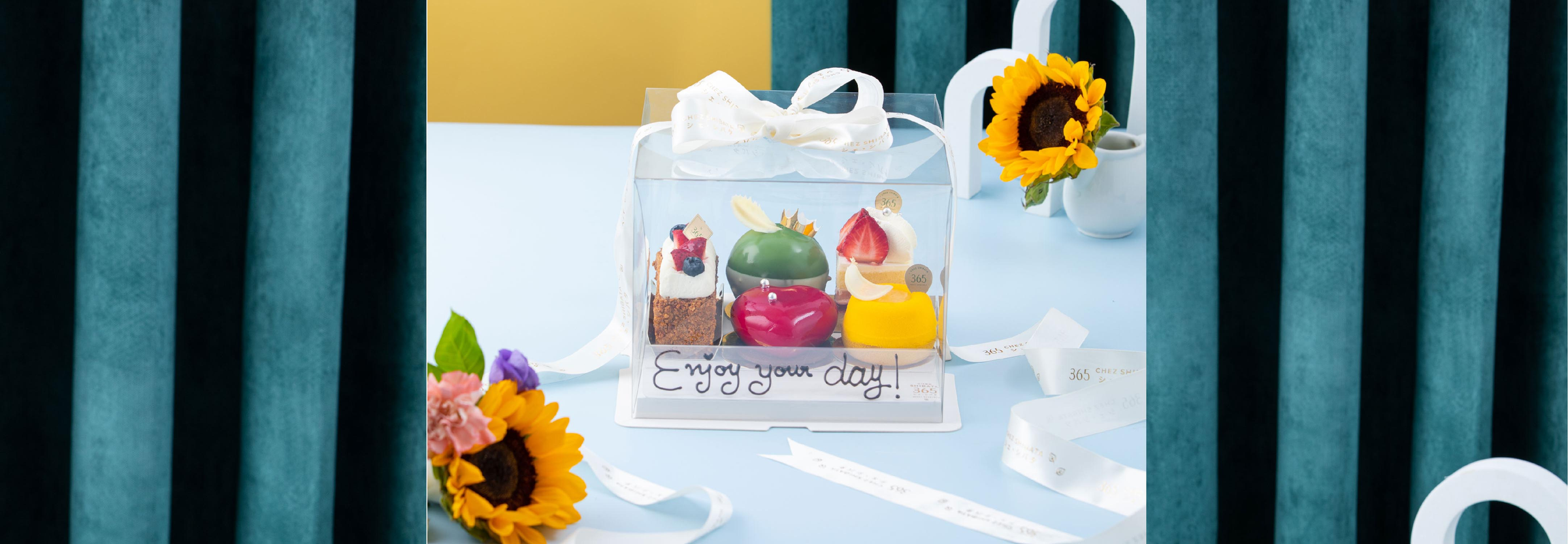 Gift set ยังคงเป็นสินค้าที่ขายดีและได้รับความนิยมสูงสุดของร้านเราเสมอมานะคะ เหมาะกับทุกช่วงโอกาสพิเศษ และยังเลือกรสชาติเค้กได้ตามใจชอบ ทำให้ได้ใจใครหลายๆ คนเลยค่า ชุดของขวัญอออกแบบเองได้ เค้กของขวัญออกแบบเองได้ สั่งเค้กด่วน ส่งเค้กวันเกิด