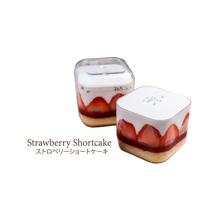 Strawberry shortcake. Fresh strawberry cake. Japanese strawberry shortcake.เค้กสตรอเบอรี่สด เค้กครีมสด เค้กหวานน้อย เค้กผลไม้ ストロベリーショートケーキ shortcake