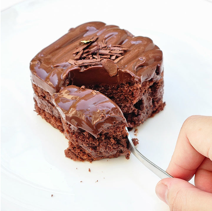 เมนูใหม่ล่าสุด ช็อกโกแลตเนื้อเบา  ช็อกโกแลต 100% ผสม 72% ทั้งยังใช้ผงช็อกโกแลตคุณภาพเลิศ New homemade soft chocolate cake for the true chocolate ช็อคหน้านิ่ม a piece of heart molten cake