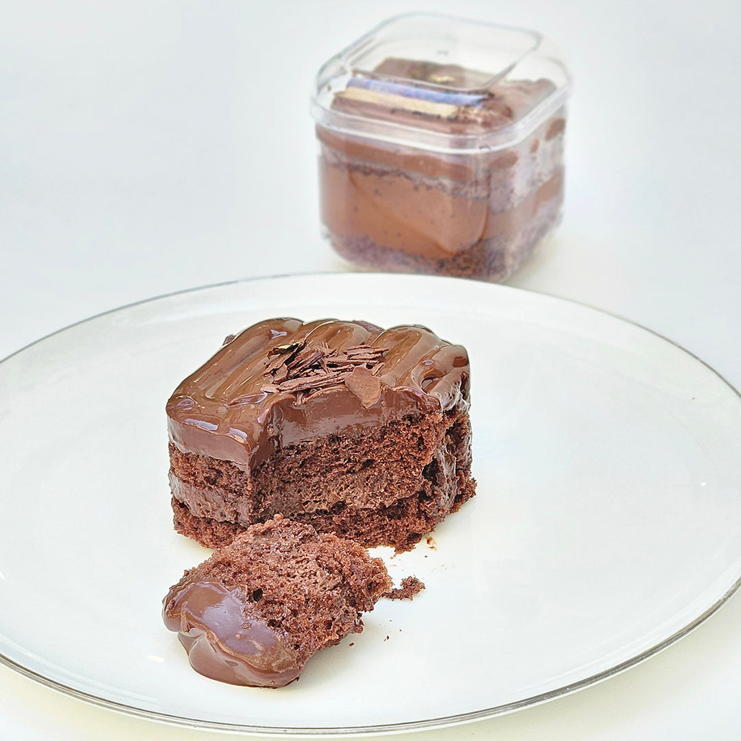 เมนูใหม่ล่าสุด ช็อกโกแลตเนื้อเบา  ช็อกโกแลต 100% ผสม 72% ทั้งยังใช้ผงช็อกโกแลตคุณภาพเลิศ New homemade soft chocolate cake for the true chocolate ช็อคหน้านิ่ม a piece of heart molten cake