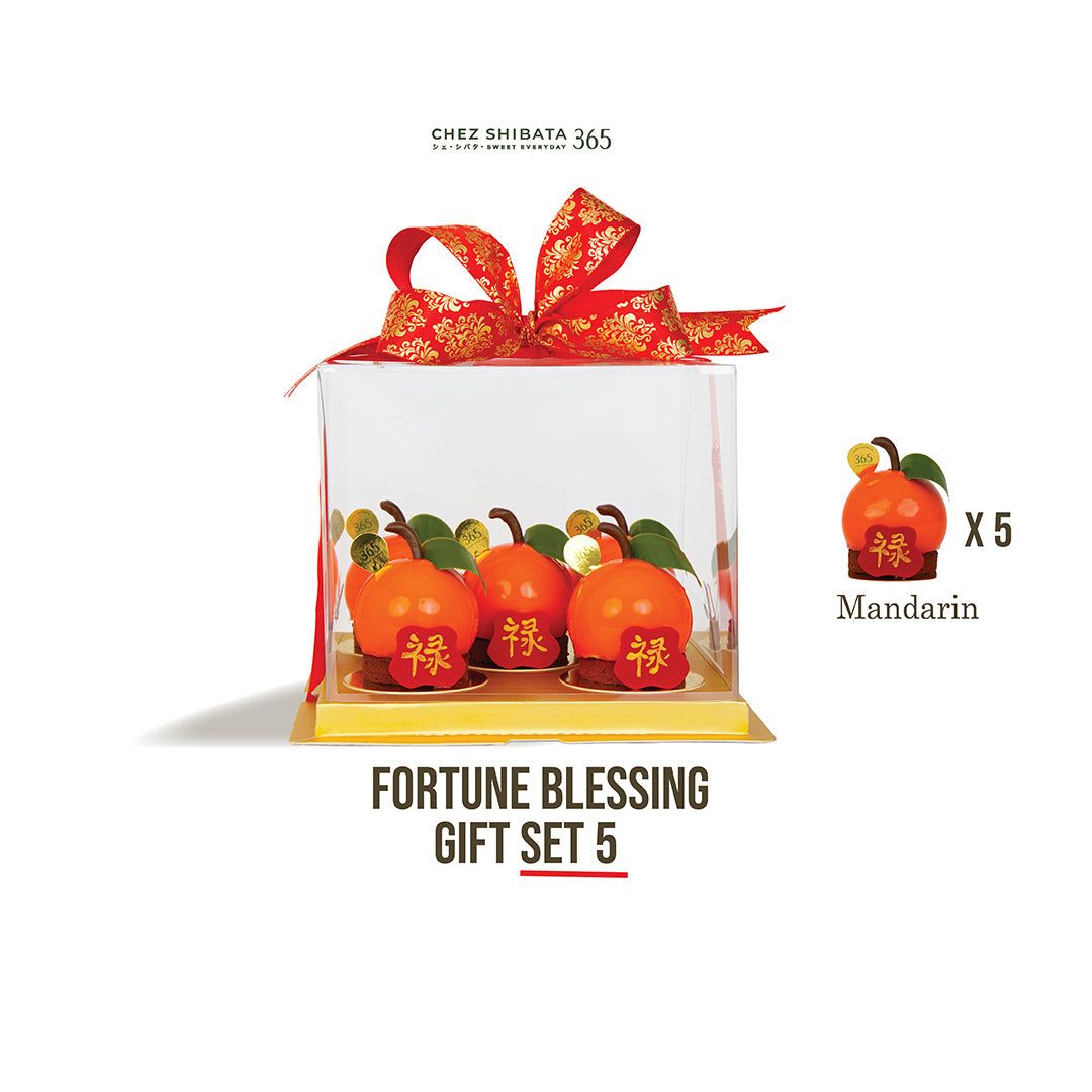 Fortune blessing gift set with Mandarin oranges cake in a transparent box with red ribbon on a white background. Chez Shibata365 Chinese new year collection