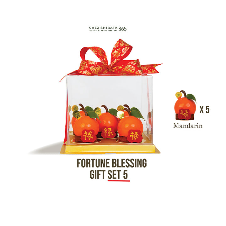 Fortune blessing gift set with Mandarin oranges cake in a transparent box with red ribbon on a white background. Chez Shibata365 Chinese new year collection