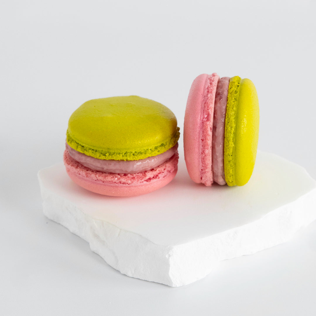Macarons マカロン is the perfect Valentine's Day gift. These delicate French desserts are always appropriate and delicious. Beautifully packaged macarons in a variety of flavors can be delivered to your loved one or picked up at our Chez Shibata 365 シェシバタ 