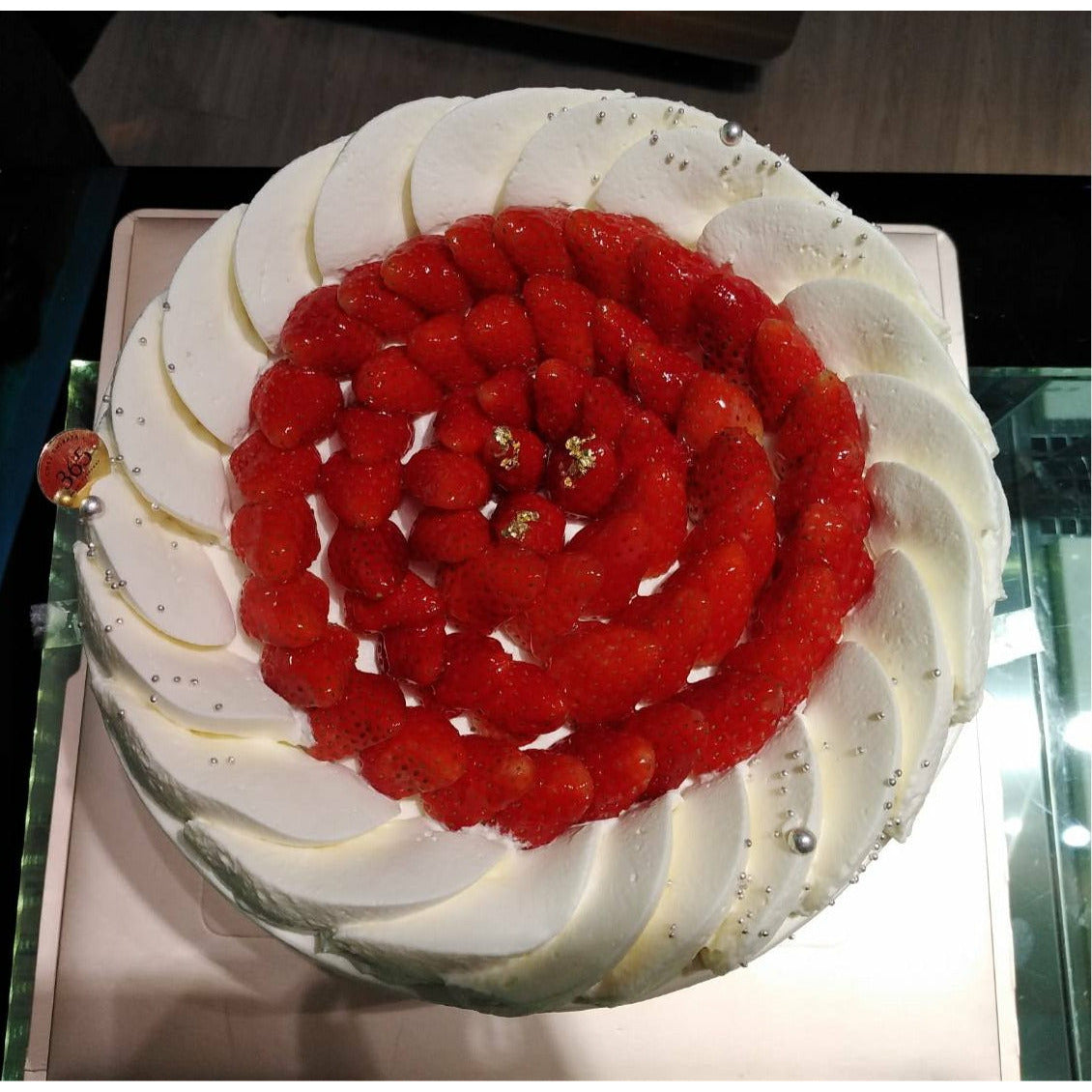 เค้กวันเกิดสตรอเบอรี่ Chez Shibata 365 シ ェ ・ シ バ タ