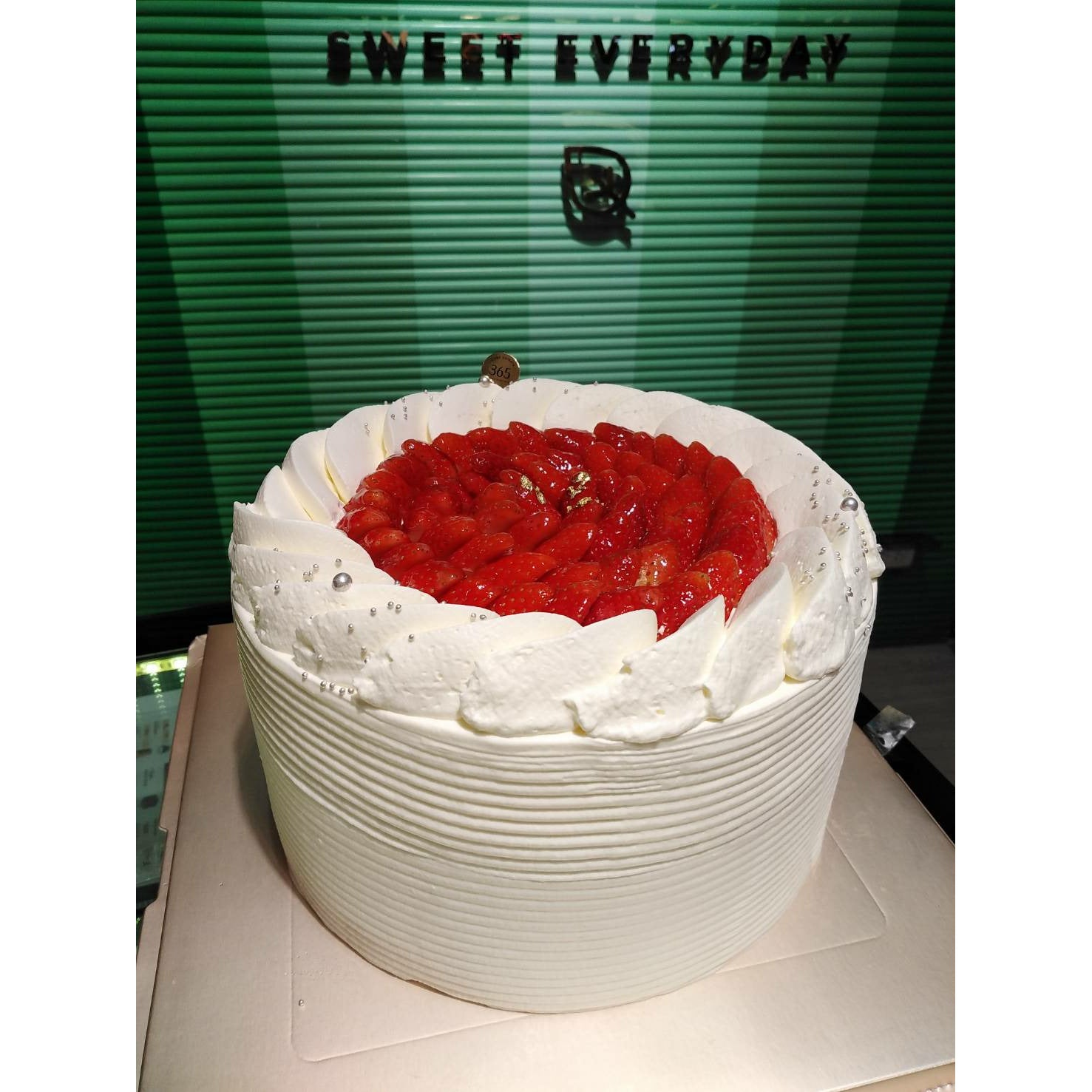 เค้กวันเกิดสตรอเบอรี่ครีมสด Strawberry Whole Cake ストロベリー